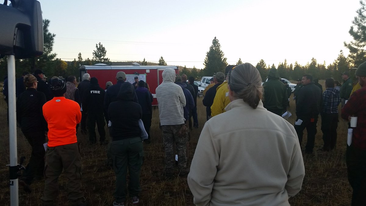 KaitlinLoukides's tweet photo. NW Incident Command briefing crews here at the #CayuseFire which is now estimated at 18,000 acres @althepal530 https://t.co/EzmpFbjI1R