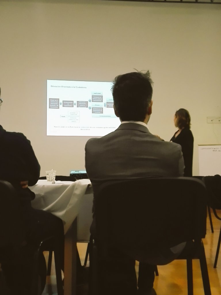 elsalondecamilo's tweet image. Dándole acceso a la ciudadanía a toda la informacion de su ciudad #HackeaLaEducacion #ciudatos @fundcorona