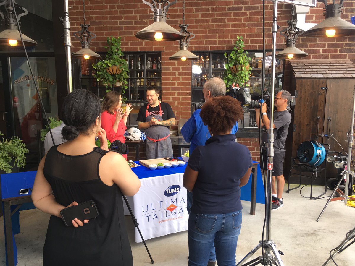 Hanging with <a href="/LynnSmithTV/">Lynn Smith</a> &amp; the <a href="/HLNTV/">HLN</a> crew today shooting a slew of tailgating segments. #lovewhatyoudo