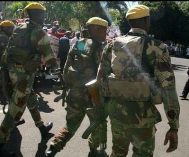 zimcommunistp's tweet photo. Army deployed in Harare cbd to to 'deal' with citizens demanding their right to the land of milk n honey. https://t.co/58PK0YXmG5