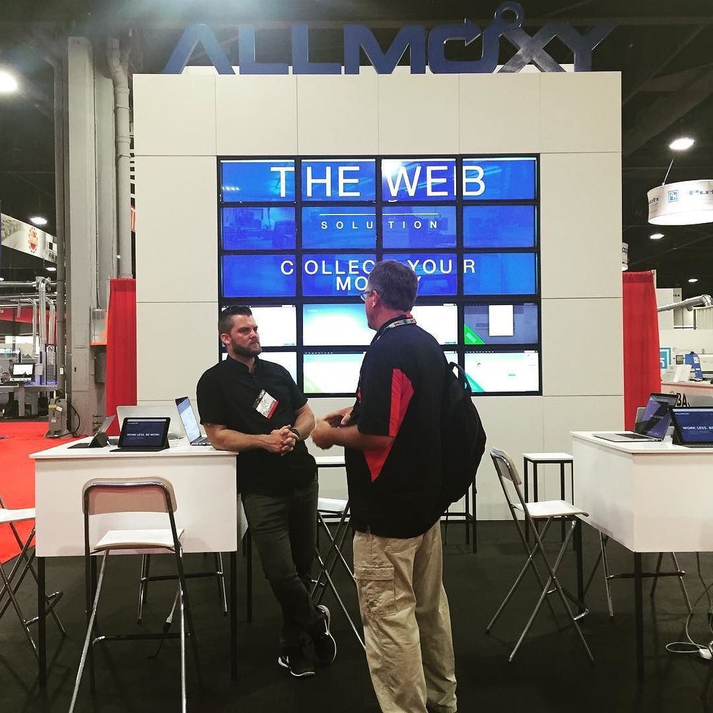 allmoxyapps's tweet image. Brady doing his thing at IWF