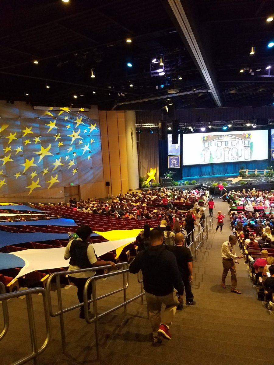 MelaniePLester's tweet photo. Over 1900 teammates having fun learning!  Red group pumped early! @DaVita https://t.co/eBvRN3YZVQ