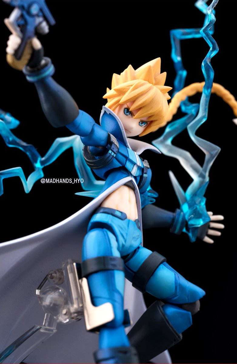 RoRo】蒼き雷霆 ガンヴォルト爪 アクリルフィギュア Amazon.co.jp