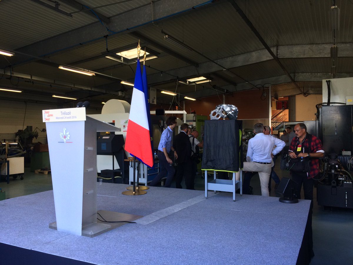 France 3 Pays de la Loire (@f3paysdelaloire) on Twitter photo A Trélazé, visite officielle du PR <a href="/fhollande/">François Hollande</a> et de <a href="/MyriamElKhomri/">Myriam El Khomri</a> pour parler du dispositif "embauche PME" #emploi A Trélazé, visite officielle du PR <a href="/fhollande/">François Hollande</a> et de <a href="/MyriamElKhomri/">Myriam El Khomri</a> pour parler du dispositif "embauche PME" #emploi