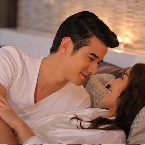 m_marida_m's tweet photo. นี่ขนาดจะนอนยังต้องส่งสายตาปิ้งๆให้กันด้วย #โอ็ยฟิน #เมื่อไรงานคู่จะมาน้า #มีใครคิดถึงพี่มาริกับน้องชาลิบ้านป่าวน้าา https://t.co/oAe0LthT6z