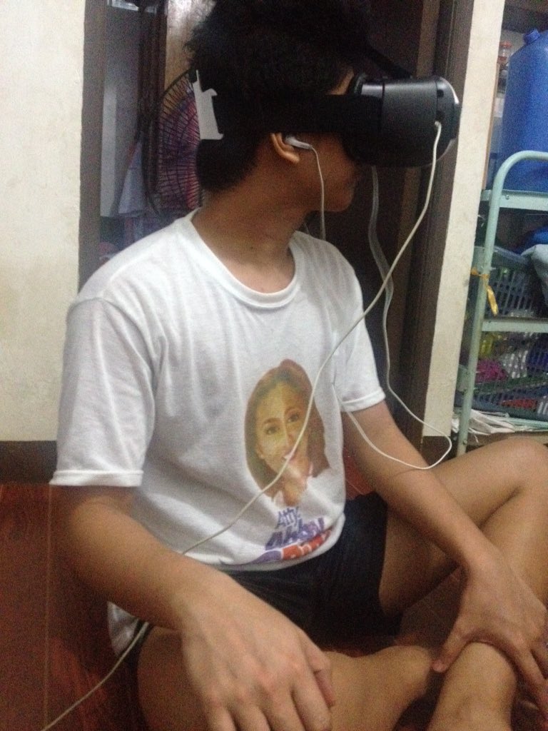 VinceBabe09's tweet photo. This VRBox Nakakaloka ka! Hahahah 😱😱😂😂 https://t.co/WmD2vs8BrW
