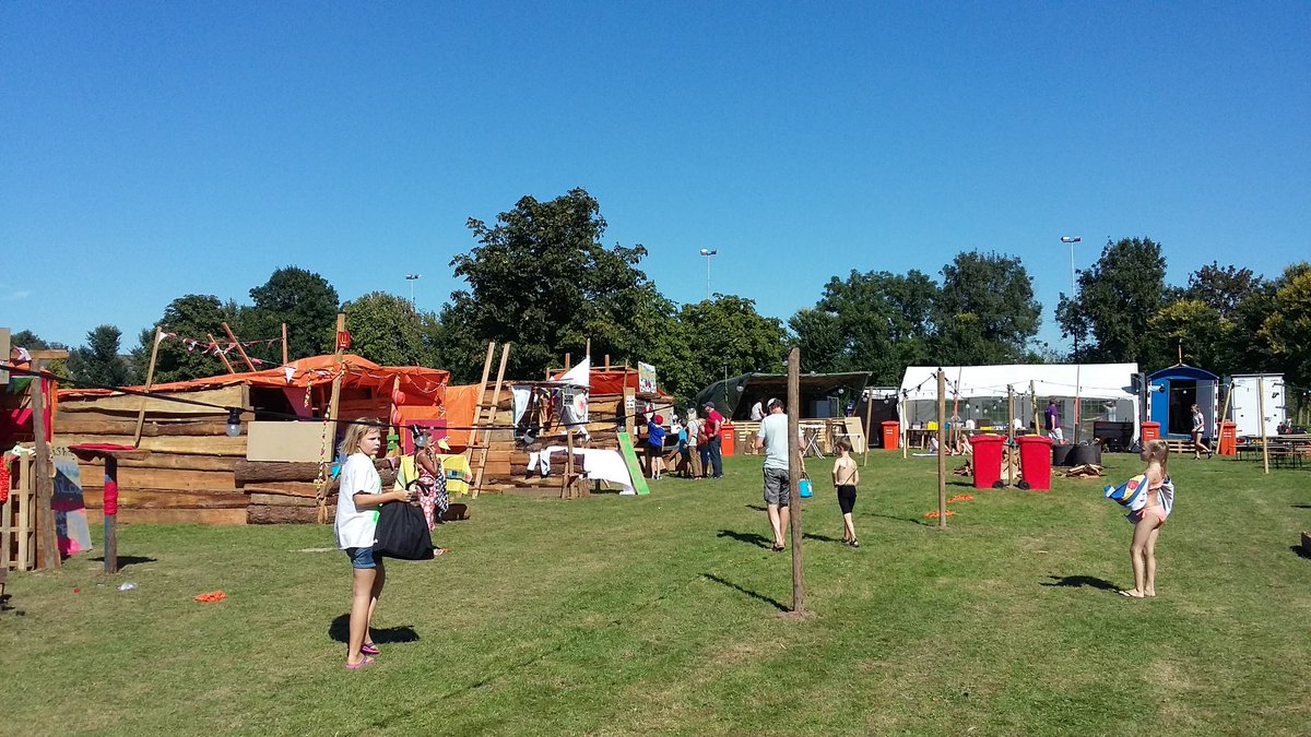 Goed excuus om hardlooptraining over te slaan.  Mag  mooie hutten <a href="/huttendorp_wvf/">HuttendorpWVF</a>  beoordelen. #restaurants