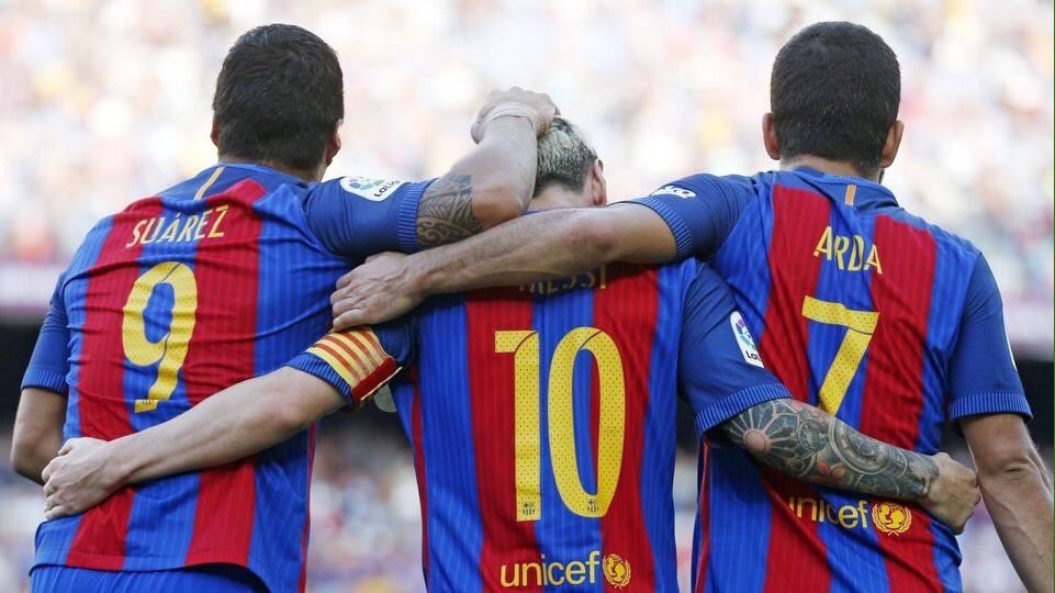 FCBSempree's tweet photo. El Barça, el habitual líder tras el debut en la Liga https://t.co/ogeZ1RQHlX https://t.co/QX9PSRAvE8