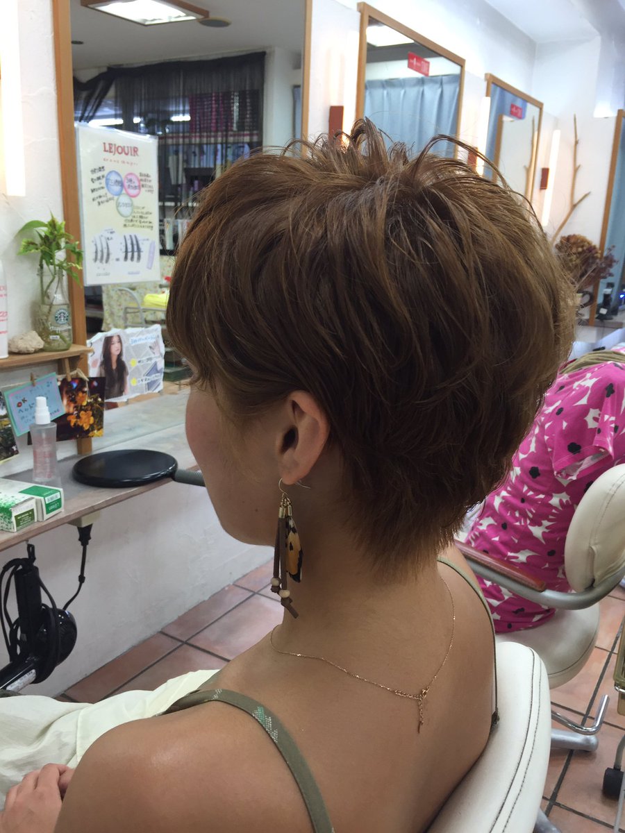 harayaaama's tweet photo. 久しぶりにベリーショート♡
いつもいつも素敵にしてもらってる✂︎♡ 
顔が男みたいだからベリーショートにしたからもっと男みたいになりそう👦👦👦明日からヘアセット頑張ります♡ https://t.co/bUOuadvI7m