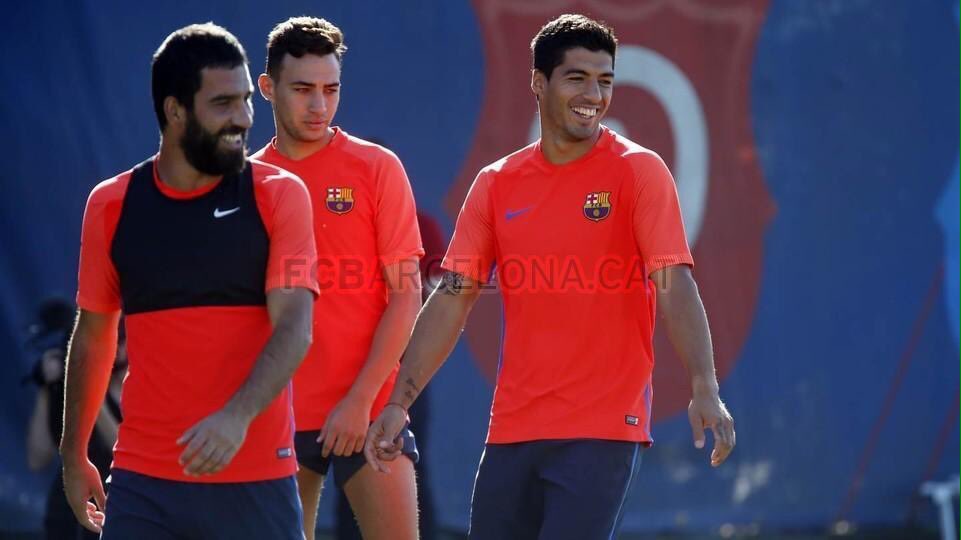FCBSempree's tweet photo. El entrenamiento matinal del Barça, en imágenes https://t.co/QsTGjEyGkh https://t.co/JM3mN1WTYj