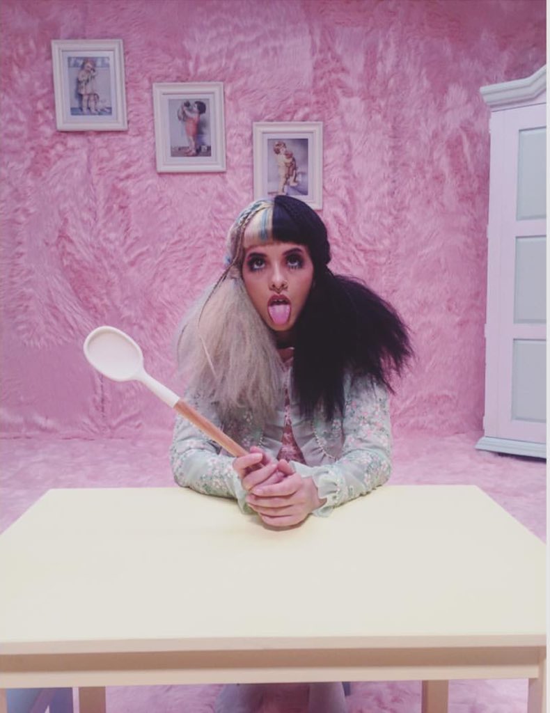 melaniemxo's tweet image. Behind the scenes of the Tag you're it/Milk and cookies double feature 💗🌸