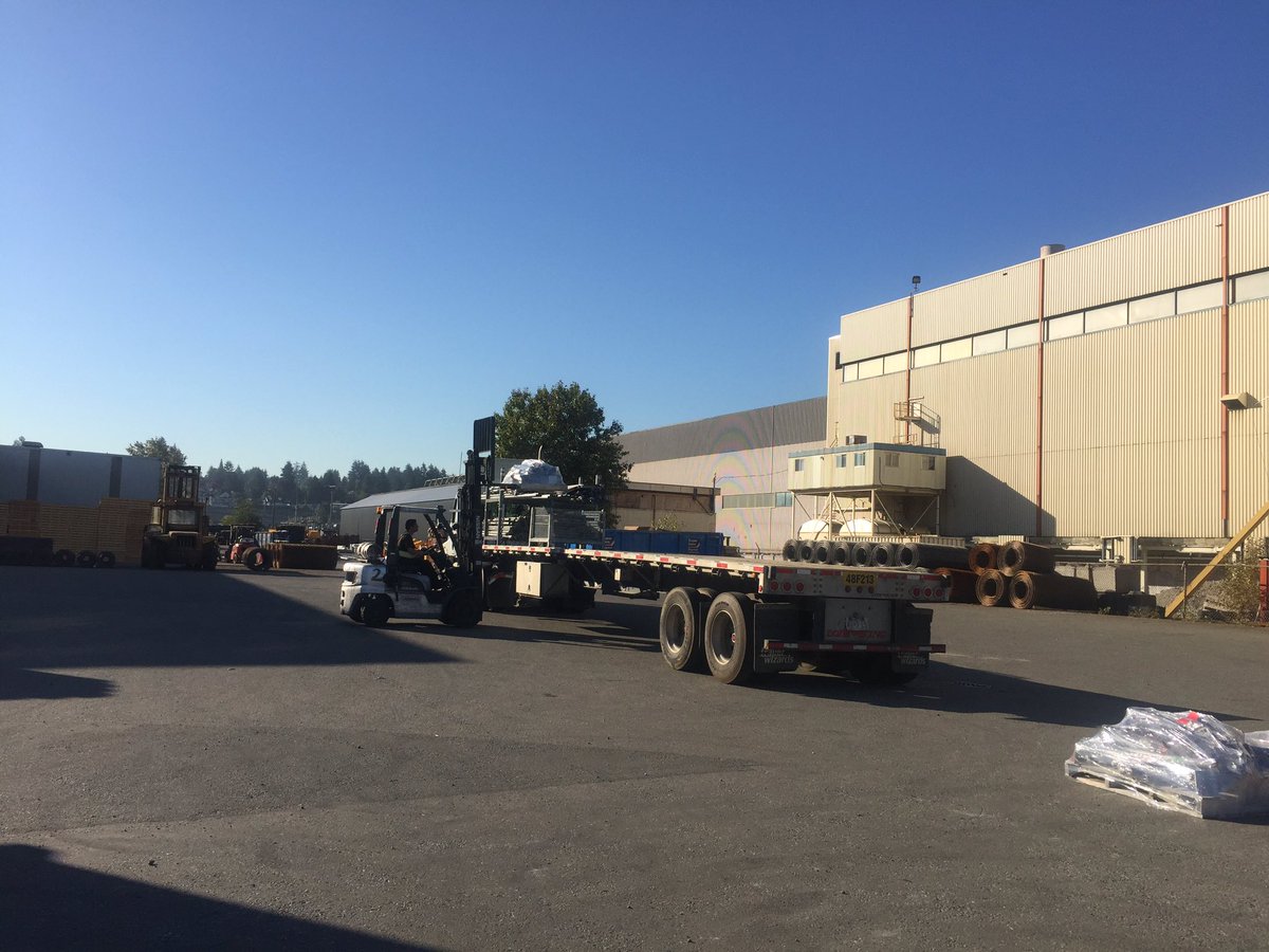 Loading up! <a href="/LionsBC/">BC Lions fan</a> see you soon for <a href="/Woman2WarriorBC/">Woman2Warrior</a>! #scaffolding #obstaclerun #fundraiser #easterseals #victoria