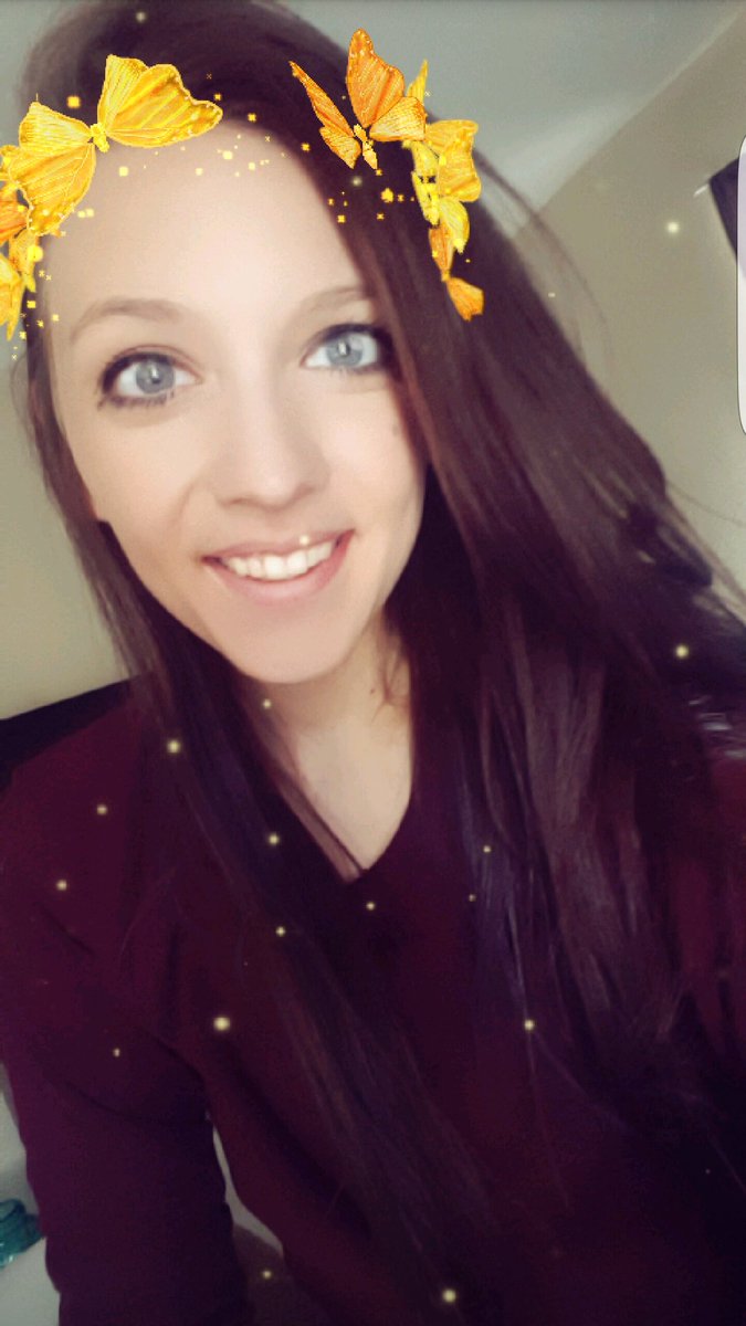 abbeyc2013's tweet photo. Last First Day If School Calls For Crowns Of Butterflies And Flowers 😚🌻 https://t.co/UHNmfnxgdP