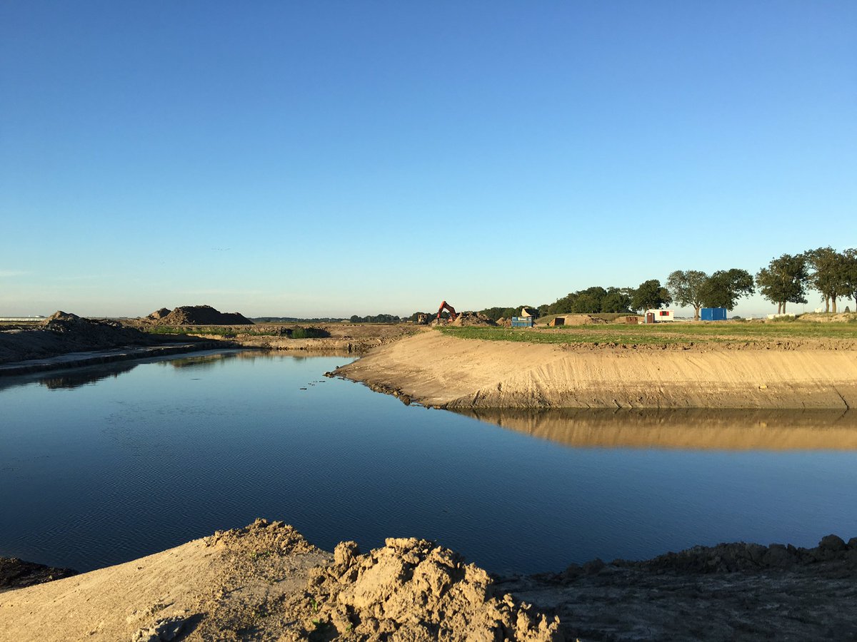 WonenadPlasweg's tweet photo. veel werk is er verzet, maar de contouren van het park en water worden zichtbaar #plasweg #waddinxveen @VinkBouw https://t.co/GEKUlwpvV7