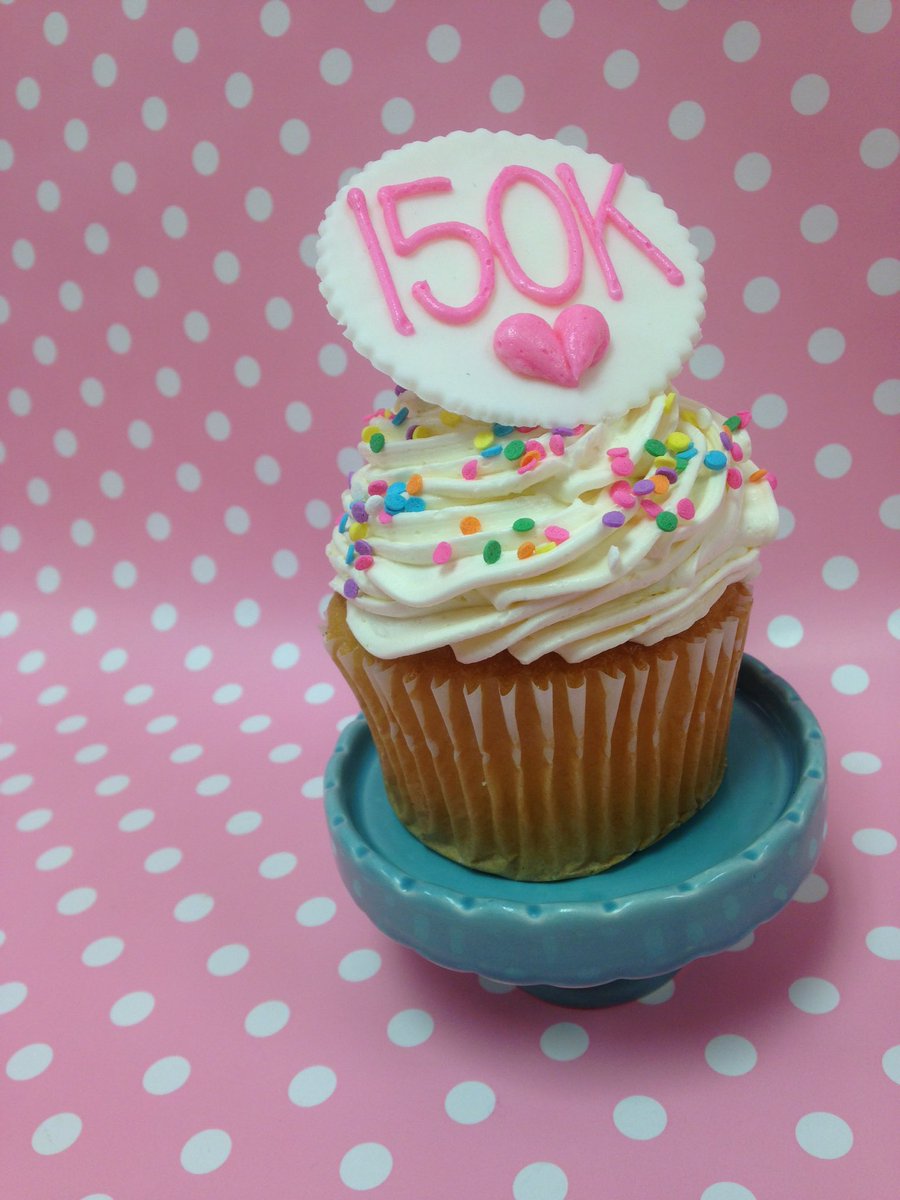 whiteflowercake's tweet photo. We hit a huge milestone recently on our Instagram page!! If you love buttercream as much as we do, go follow us!😘 https://t.co/4Ew9k5Yder