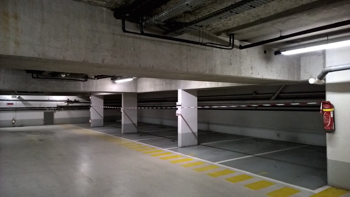 jpelie's tweet photo. #Courbevoie parking Timbaud : des places neutralisées depuis des semaines pour des travaux. Mais lesquels ? https://t.co/vbCtWXDdJg