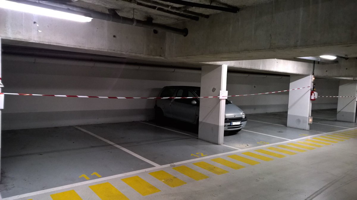 jpelie's tweet photo. #Courbevoie parking Timbaud : des places neutralisées depuis des semaines pour des travaux. Mais lesquels ? https://t.co/vbCtWXDdJg