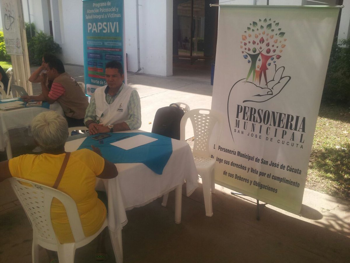 personcucuta's tweet photo. @personcucuta presente en feria de servicios brindando orientación jurídica y atención comunitaria. https://t.co/gpUbTUTHIL