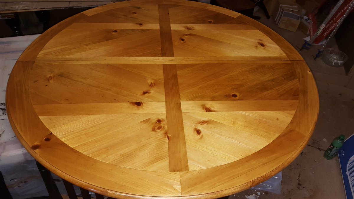 YurwayL's tweet photo. Before and after refinished pine veneer table!
#refinished #furniture https://t.co/kthemlag18