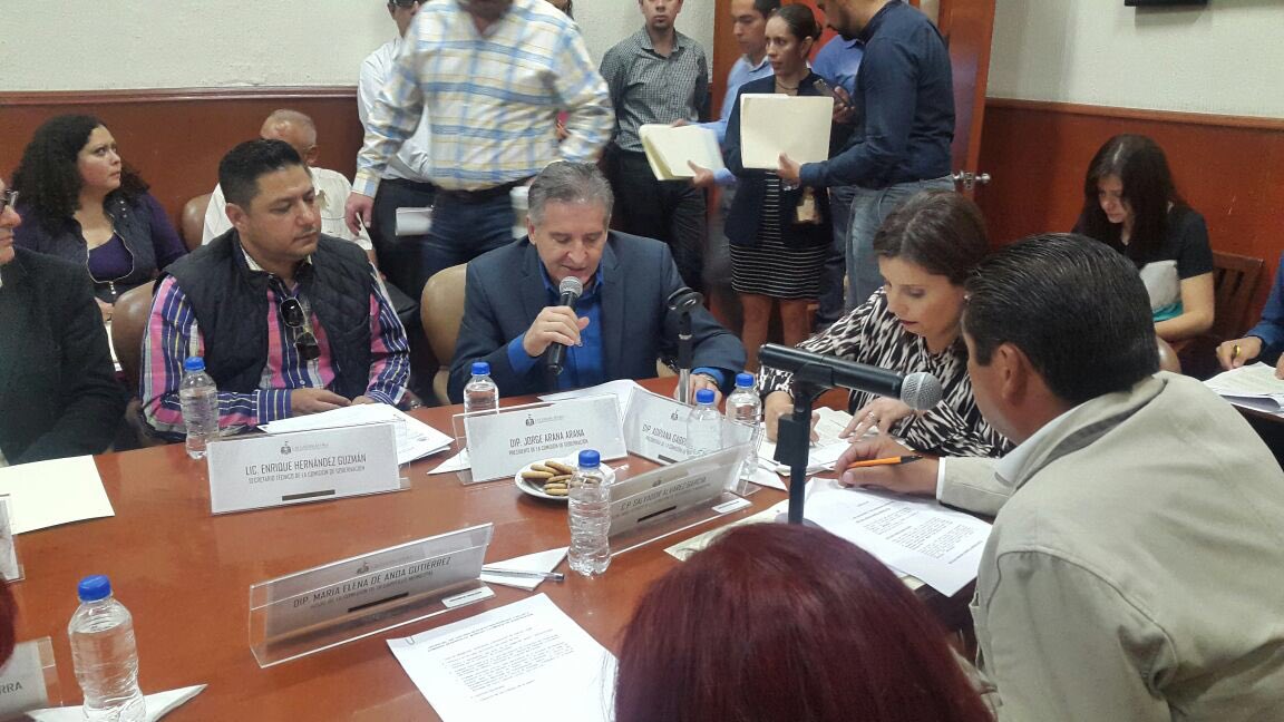 JorgeAranaArana's tweet photo. Damos inicio a las Comisiones de Gobernacion y Desarrollo Municipal, dando seguimiento al tema de Hostotipaquillo. https://t.co/VdBcVqqqcC