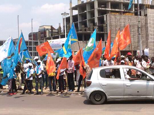 Coup_sur_coup's tweet photo. @jordash_mpongo Côte à côte, toutes les couleurs politiques: Majorité comme Opposition Il n'ya pas eu de ville morte https://t.co/7EQwfLXtue