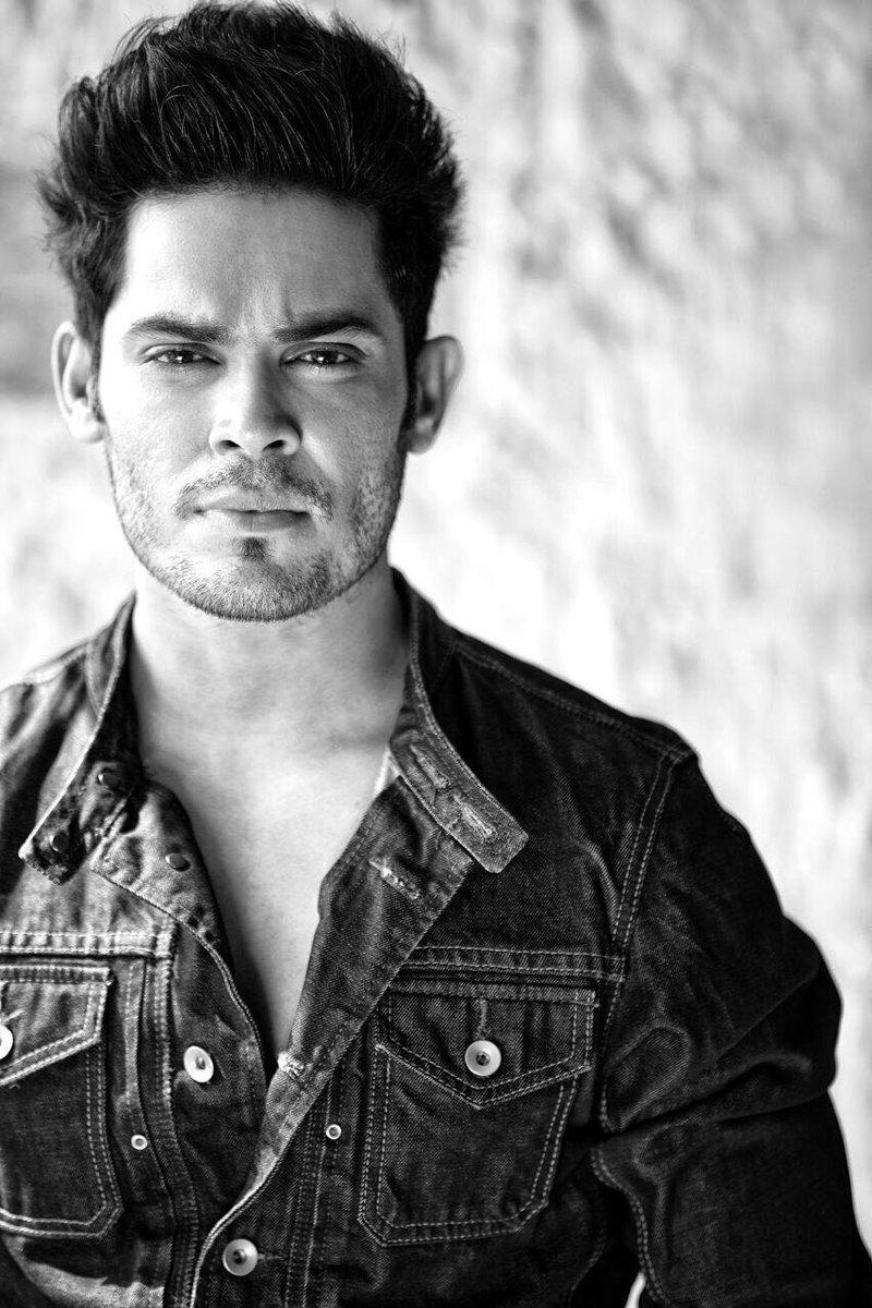 enigmaappstract's tweet photo. Get ready to lose your hearts to @kunwar_amar16 as he arrives at #Enigma2016 at 12pm on 28th August. https://t.co/Mfw1nyg8YW