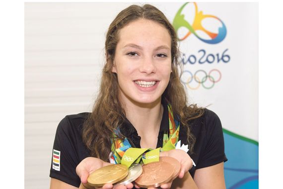 la_lesaffaires's tweet photo. Combien valent les 4 médailles olympiques de la jeune nageuse canadienne Penny Oleksiak? https://t.co/ZuKWC6AxoG https://t.co/L5XrYuhuQs