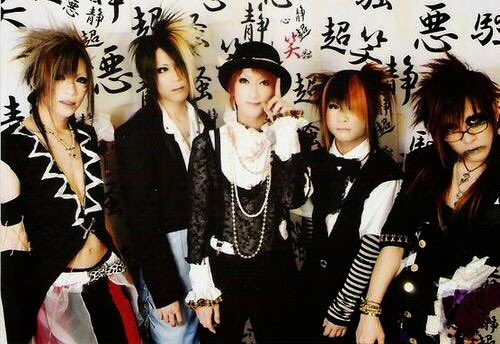 ㊼ジーク 現在第一線で活躍する方達の前のバンド。 当時の