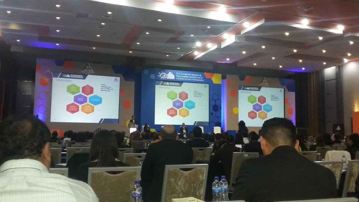 EdaMartinez's tweet photo. En la Convención Nacional de Responsables Sanitarios  de la Industria Químico Farmacéutica https://t.co/SFEa5gDtGS