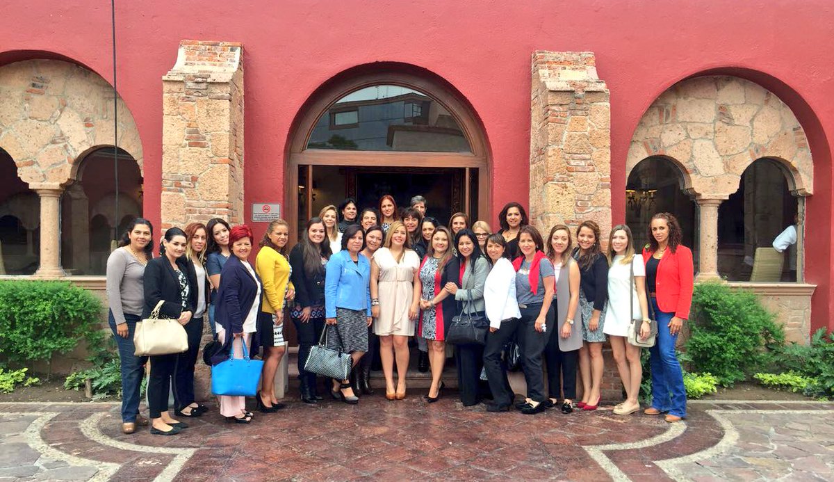 AMMJEAC_SLP's tweet photo. Hoy tuvimos sesion ordinaria de la Asociacion Mexicana de Mujeres Empresarias Cap SLP!! Grandes Mujeres 👏🏻👏🏻 https://t.co/Gd7LdSXZzL
