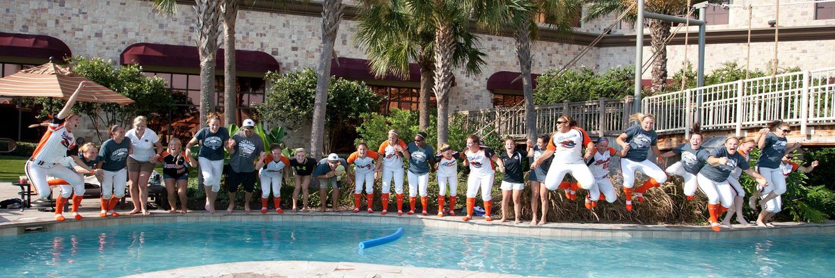 @Chicago_Bandits .... Hey <a href="/nnemitz/">Nate Nemitz</a> @cardcoachD <a href="/amber_patton12/">Amber Patton</a>  remember ours?!? #Stucreatesachampionshipculture