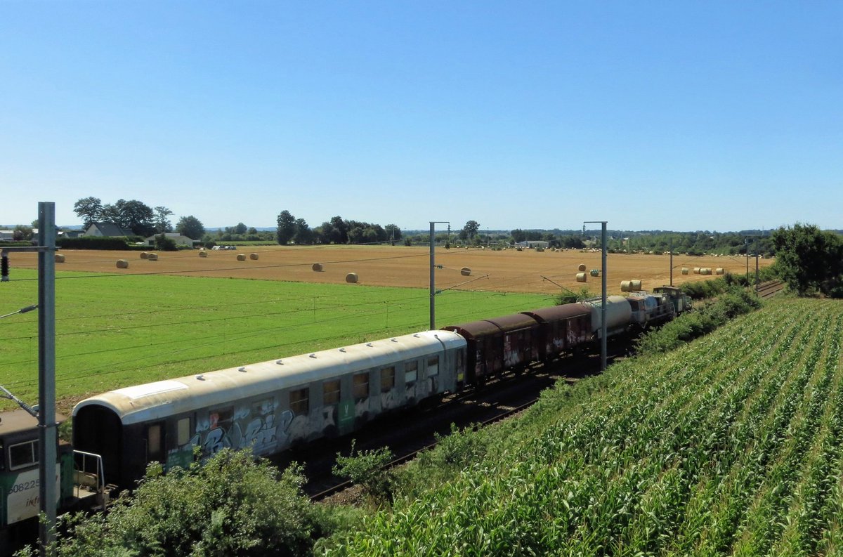 fabienLegall1's tweet photo. Train #infraSncf
Convoi essentiellemt composé d'une citerne + engin desherbeur
Y8000 en tête et en queue
#Côtedarmor https://t.co/oJAYigK9Wi