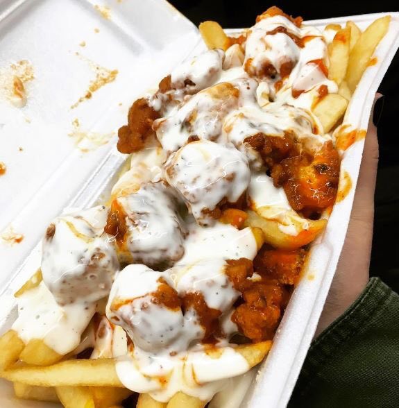 SBmenus's tweet photo. Instead of a camel, celebrate Hump Day with some buffalo cheese fries! Order from #IVDELIMART 🍴 https://t.co/BbCfhPHuB1