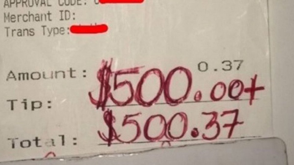 Waiter gets $500 tip for showing amazing kindness to grieving woman bit.ly/2biO71T?utm_me… https://t.co/oxHCNFCGkP