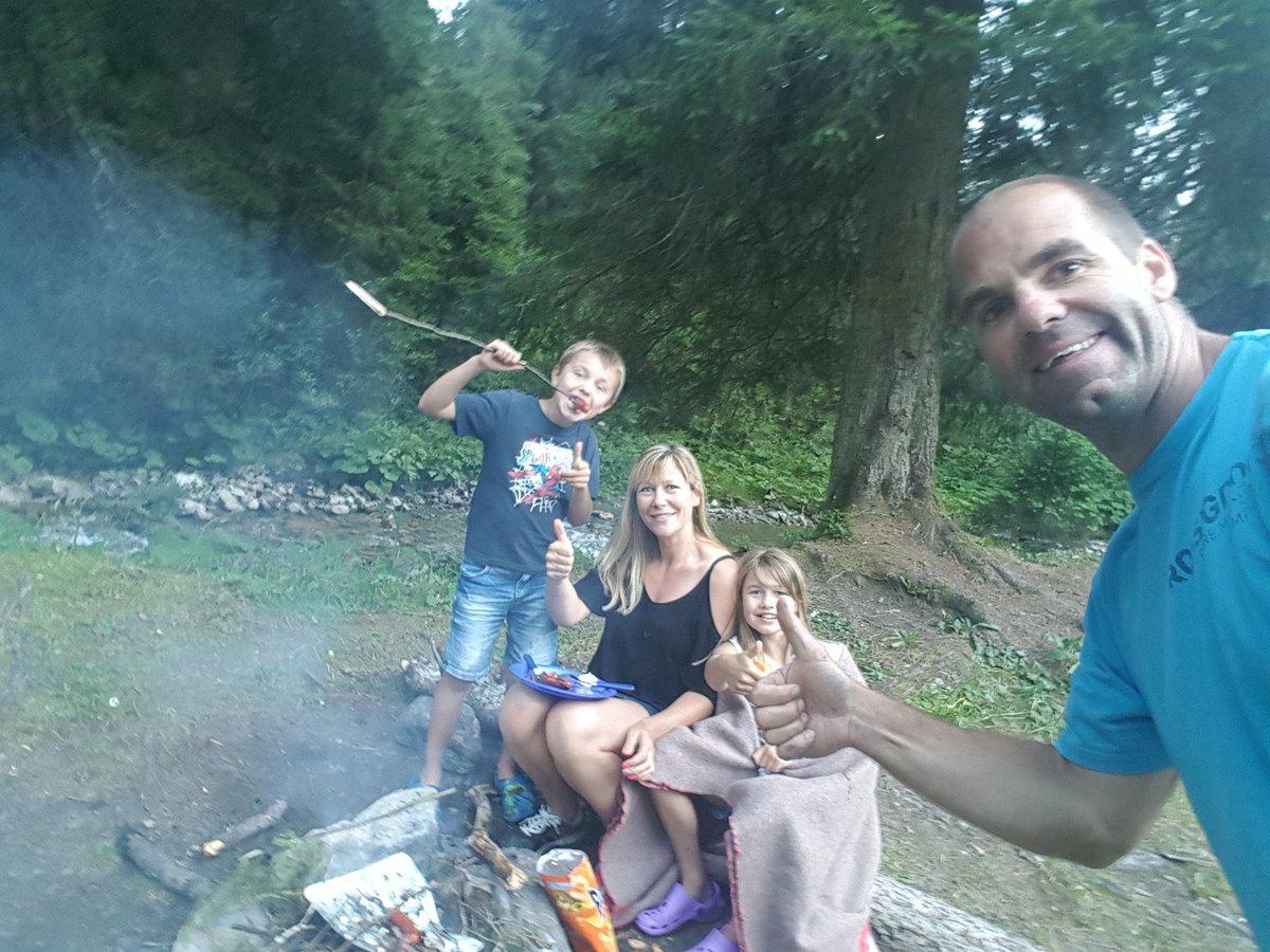 DidierDefago's tweet image. Petit Souper à l&apos;extérieur!!! #fun #morgins #gpsperformance #Honda #ochsnersport