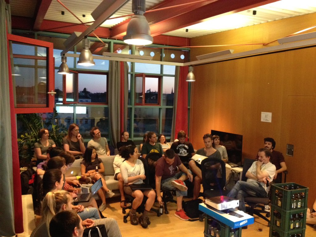BusyXin's tweet photo. full house at work https://t.co/oa9wPm3cQT