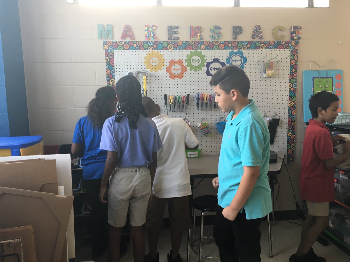KellyJCarey's tweet image. Today was the very first #makermorning for these @AZKelleyES students #azkstem