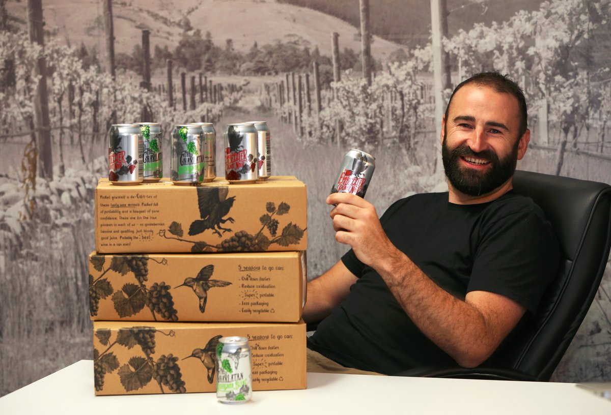 Charlatan! Embezzler! Oh &amp; Andrew from <a href="/MistyCoveWines/">MistyCoveWines</a> with some classy #nzwine in a can bit.ly/2bg5F4I
