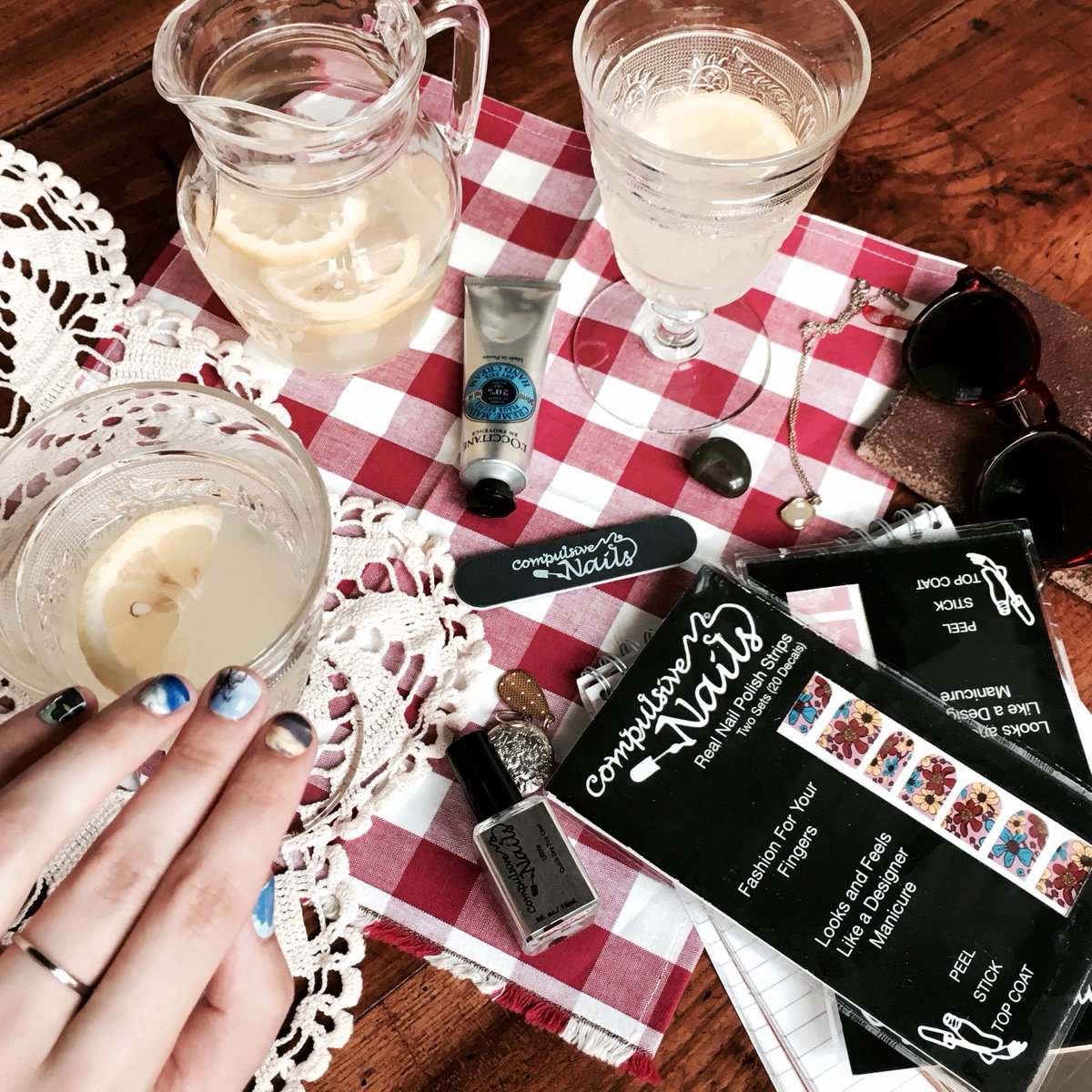 CompulsiveNails's tweet image. Last days of #summer --&amp;gt; Special offers + FREE delivery by using the code SUMMERTIME &amp;lt;3 #nailart #summernails #love