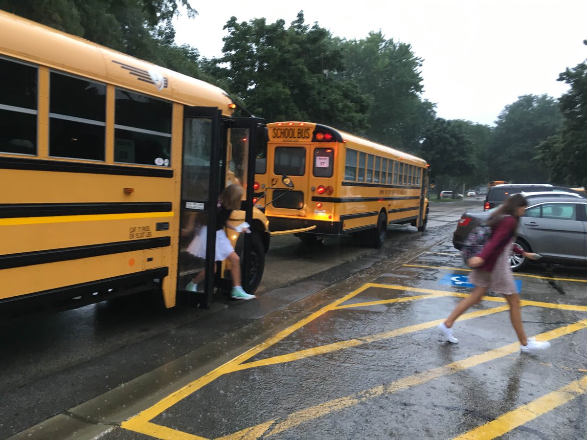 HainesD303's tweet photo. Welcome back Haines Middle School students! The rain didn't damper our first-day excitement! https://t.co/NtyMpMqYwU