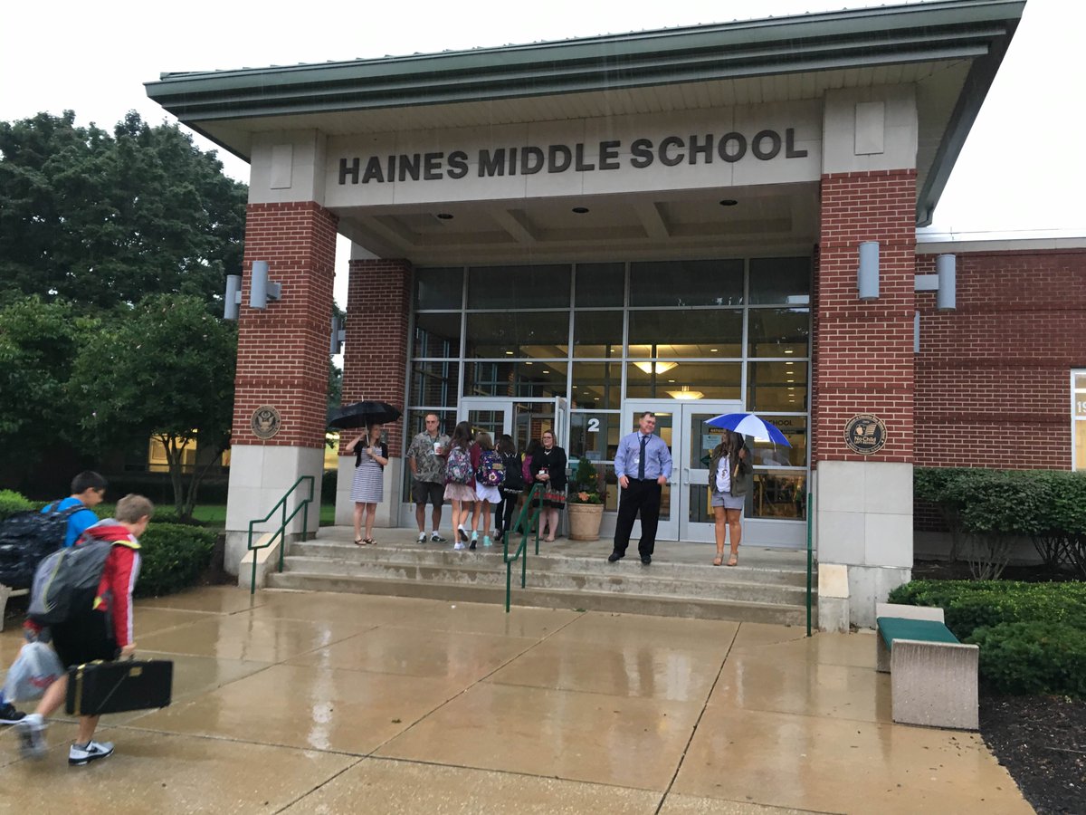HainesD303's tweet photo. Welcome back Haines Middle School students! The rain didn't damper our first-day excitement! https://t.co/NtyMpMqYwU