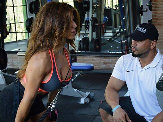 ClickMagazine1's tweet photo. Shara Lopez chica #NewFaceClick se ha puesto en manos del #EntrenadorPersonal Sergio Fdez. https://t.co/Ka6oJvPZ43 https://t.co/Pg5pxnkXqh