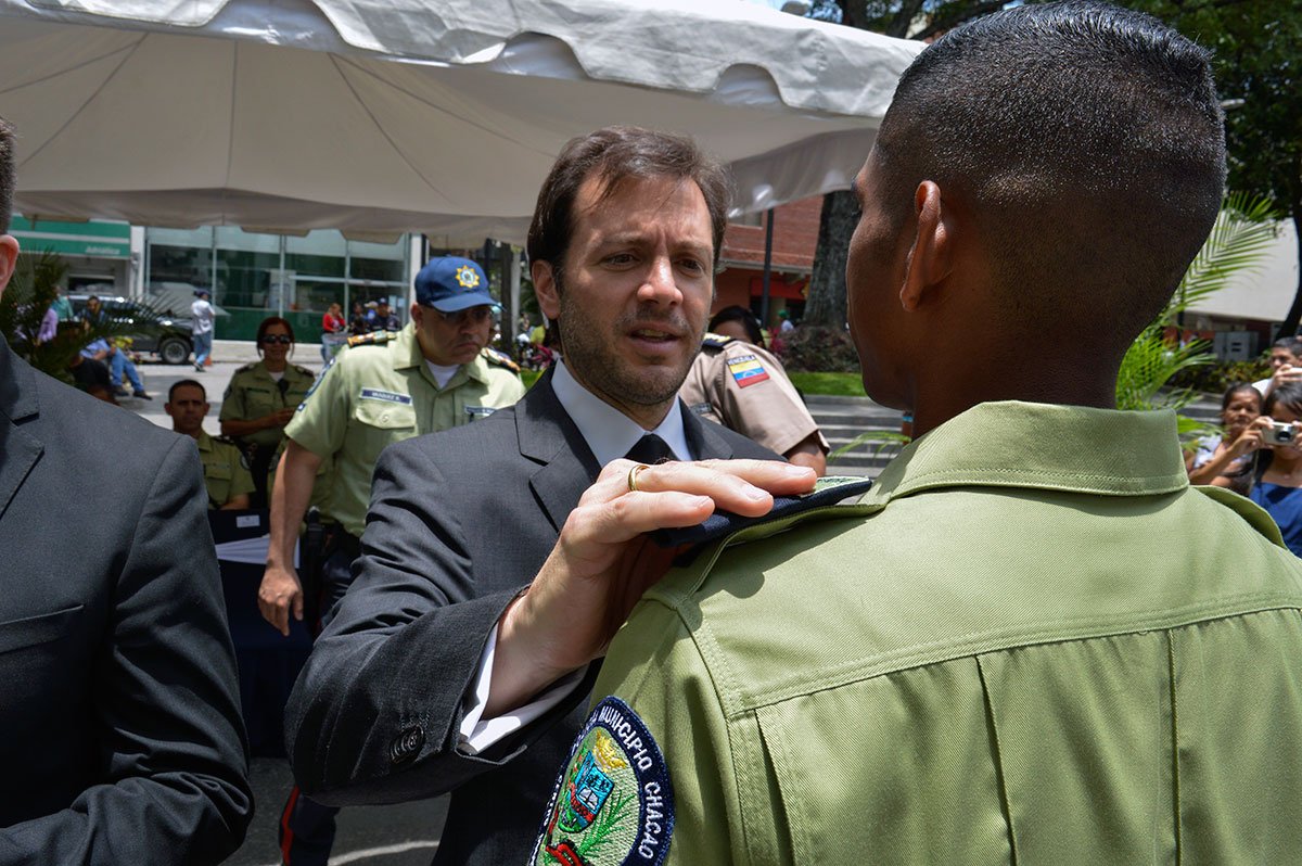 Chacao's tweet photo. .@ramonmuchacho: Nuevos funcionarios llegan en el mejor momento para luchar por el país → https://t.co/cRMtMf3MPa https://t.co/LhZFZGHBS2