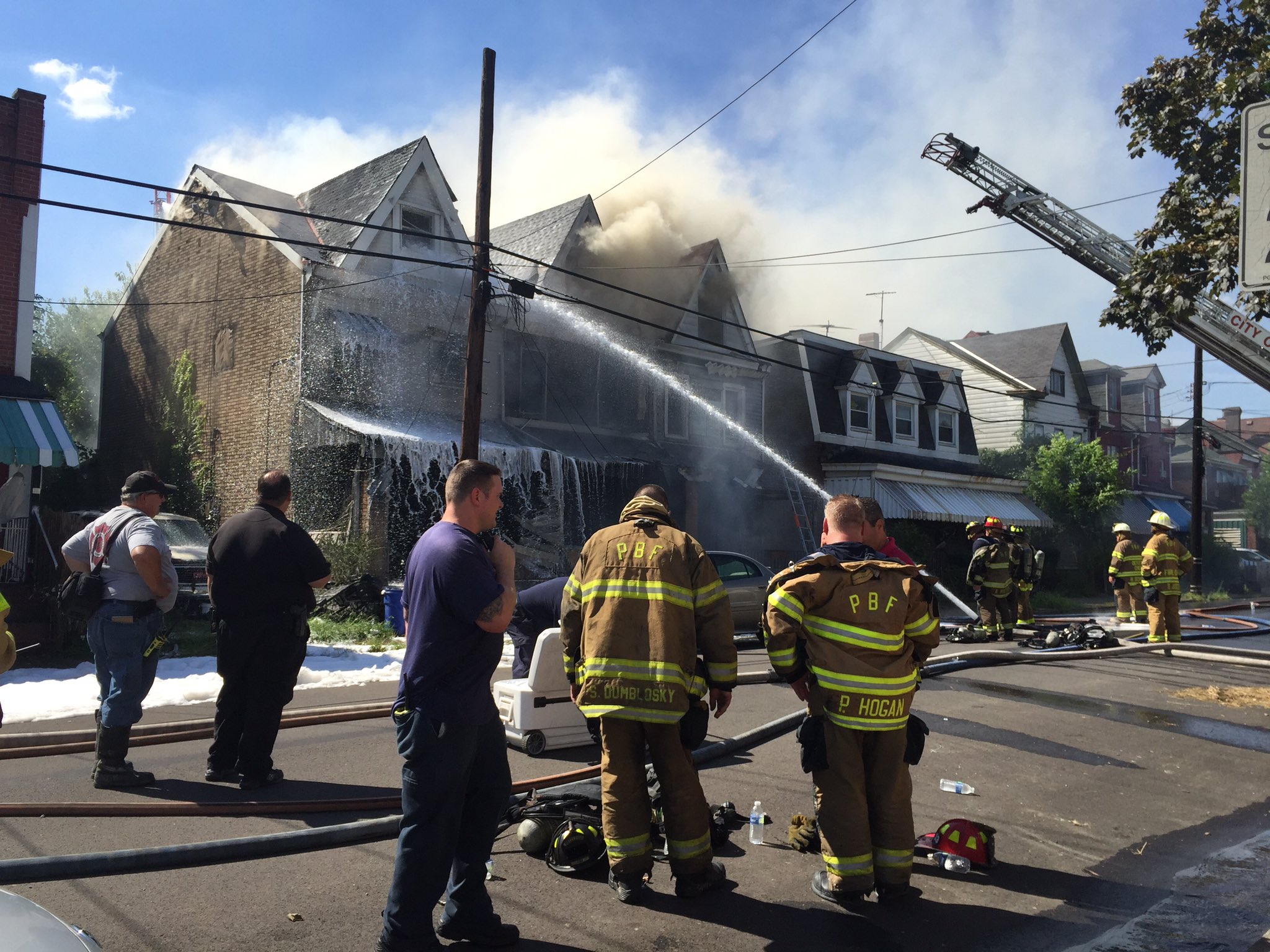 Marlisa Goldsmith on Twitter "BREAKING Fire crews putting out a house