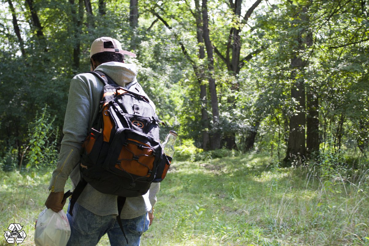 ConformResist's tweet image. Got @AlienKickz to come hiking for the photo shoot today 😈