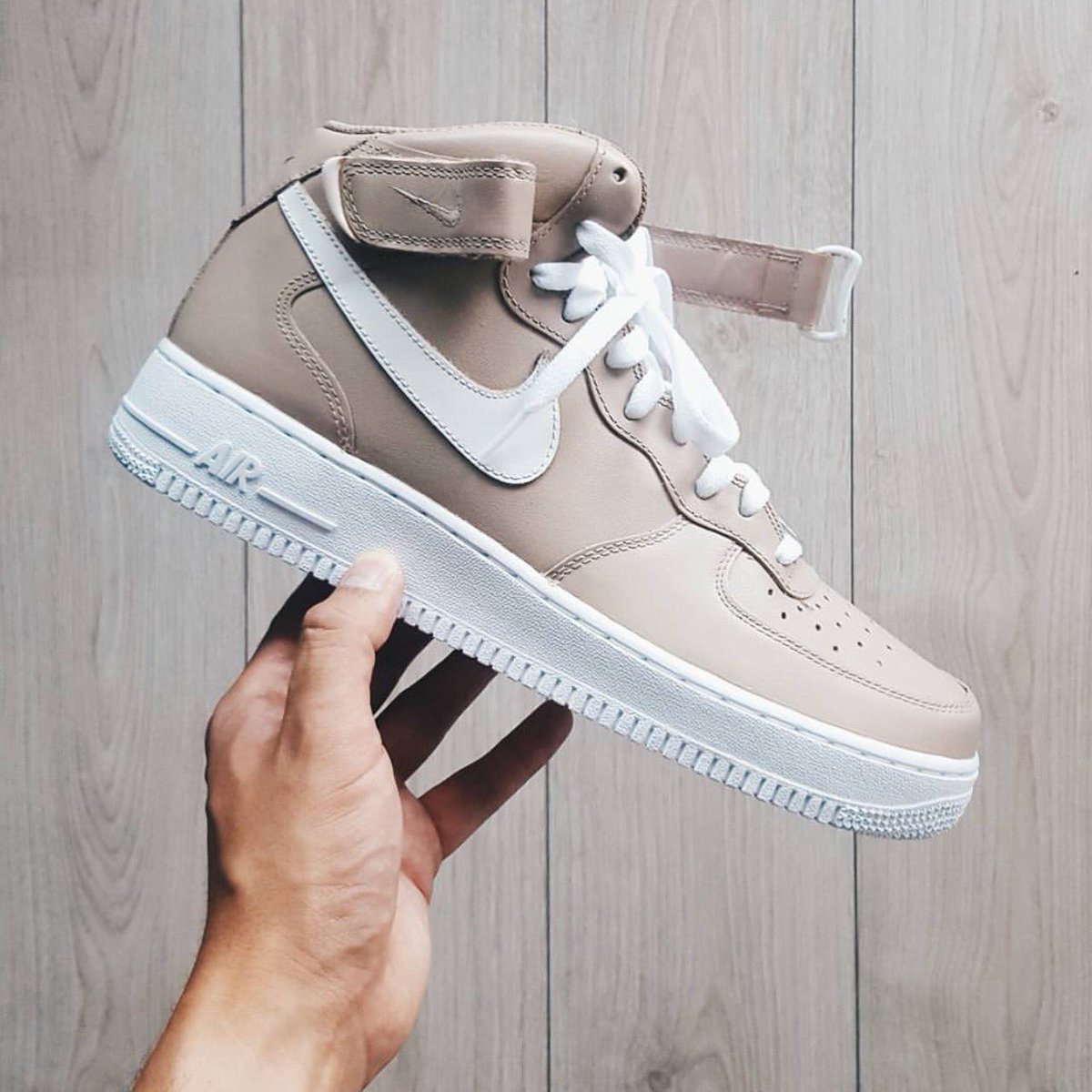 Clean custom 🚬
📷 By <a href="/RigouReus/">Reus Da 6'4''</a> 
#MobileSneakers