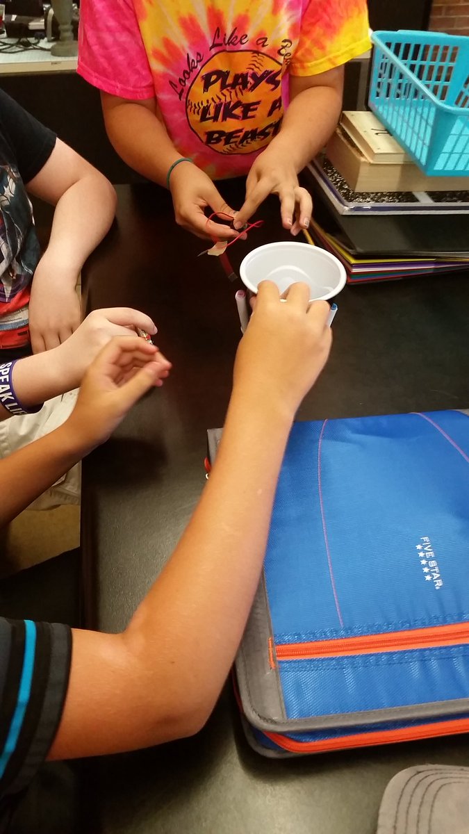 msklann's tweet photo. Great day in engineering by design. 8th gr. students making scribble bots. @MRMSlions https://t.co/i7wNxqaPci