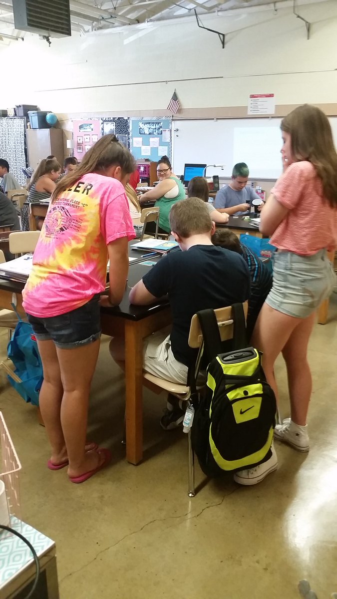 msklann's tweet photo. Great day in engineering by design. 8th gr. students making scribble bots. @MRMSlions https://t.co/i7wNxqaPci
