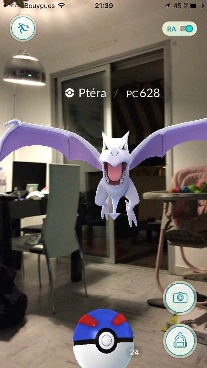 orka06's tweet photo. Même dans le salon ça pop du lourdo ! Mdr 😂 #PokemonGO  @TeamInstinctFR @DavidLPokemon https://t.co/87B0ICbaVV