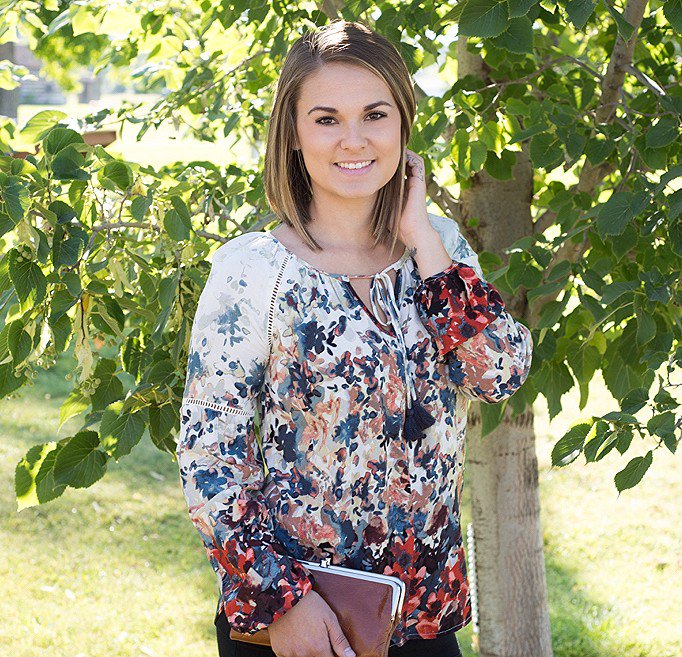 ApricotLaneMSLA's tweet image. When colorful is your go-to style, you rock it in every season! 🌸 🍂 
#xoxoAL4You #colorfullfall #statementtop #...